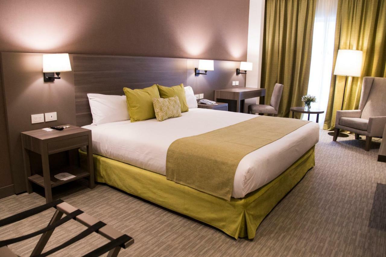 Hotel Land Plaza ลาปลาตา ภายนอก รูปภาพ